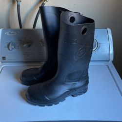 Rubber Steal Toe Boots Size 9 Brand New