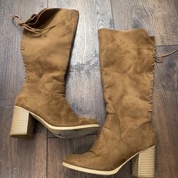 Women’s brown boots size 8