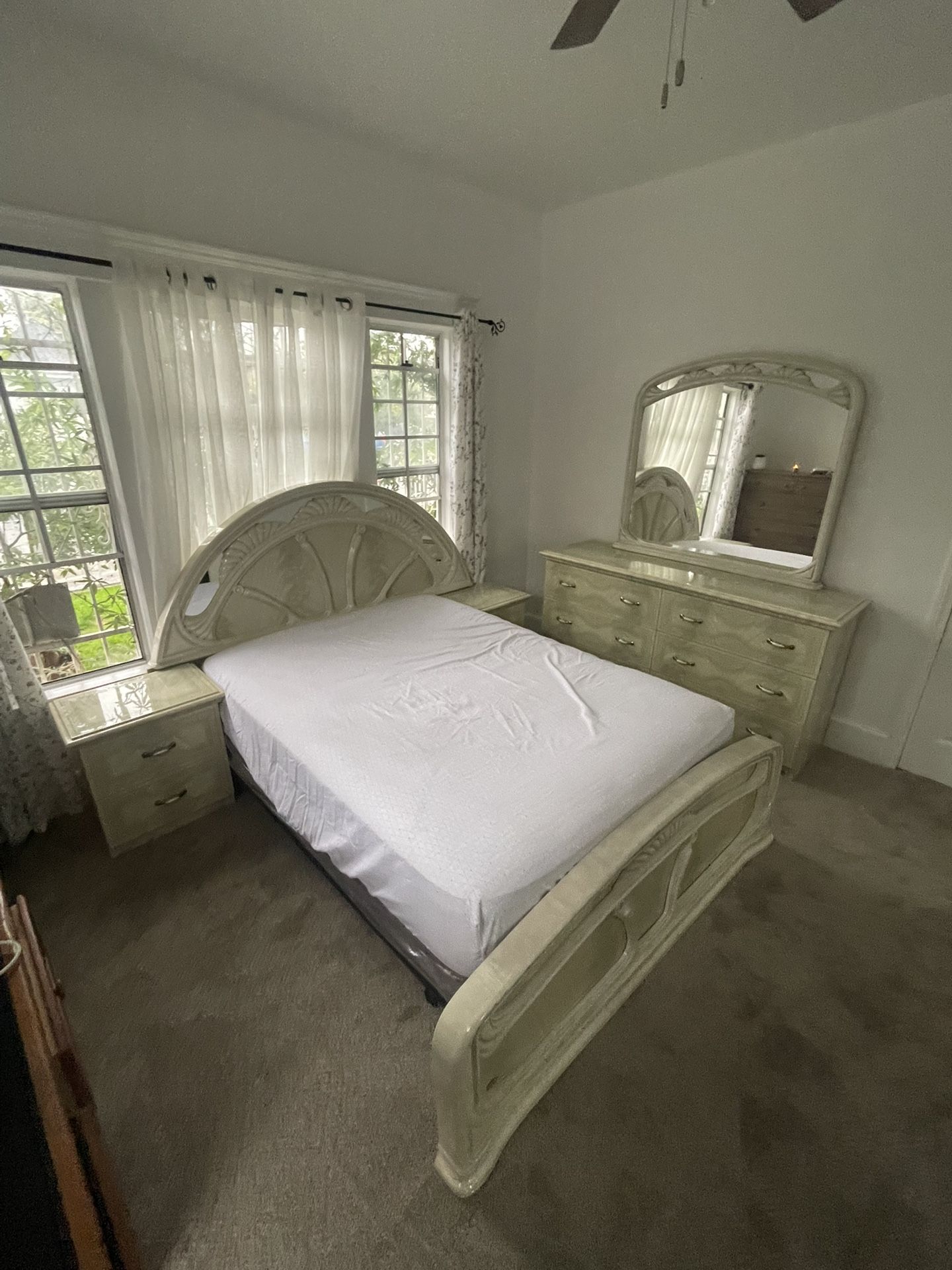 Ivory White Bedroom Furniture Set