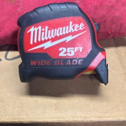 Milwaukee 25 Ft Wide Blade Tape Measure