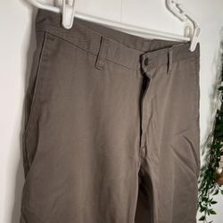 Lee Men’s Khaki Flat Front Pants 33x30 – Casual Cotton Blend 