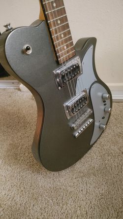 First Act VE591 Guitar With Built-in Pre Amp