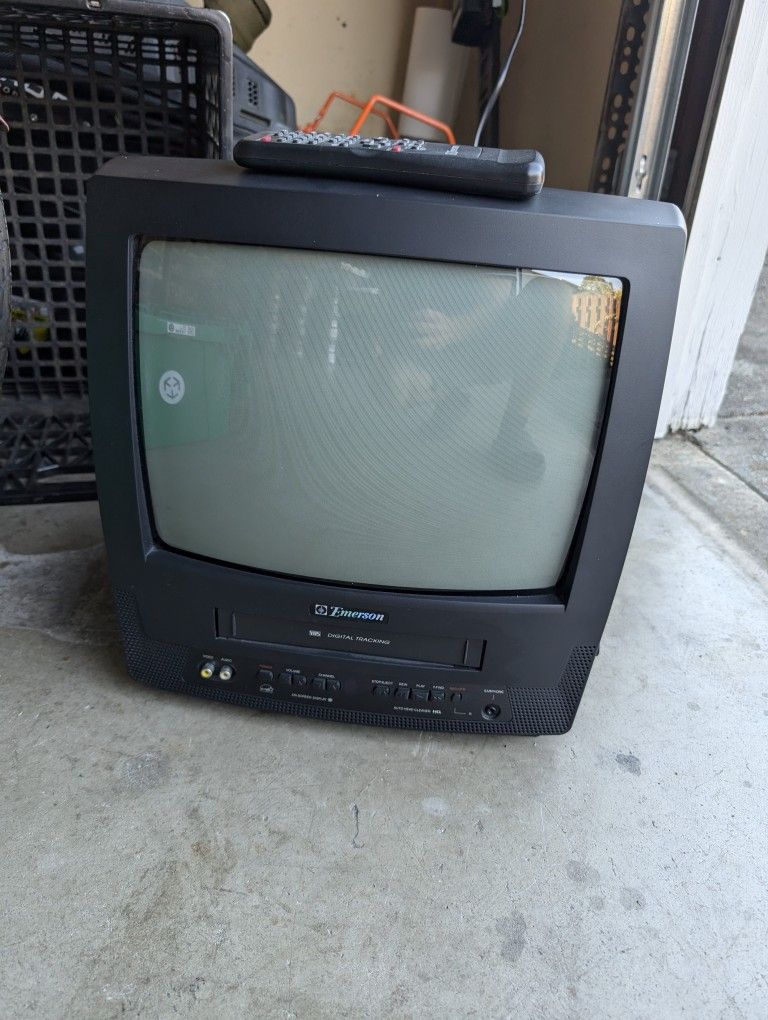 Emerson Ewc1302 Small 13 Inch Crt TV Vcr Combo