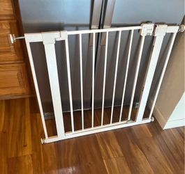 Wide Pet Gate / Baby Gate - Fits Openings 29” - 38”