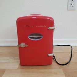 Frigidaire 6 can retro mini portable fridge