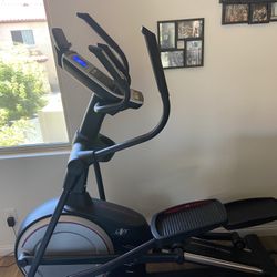 NordicTrack Elliptical Machine 20” Stride