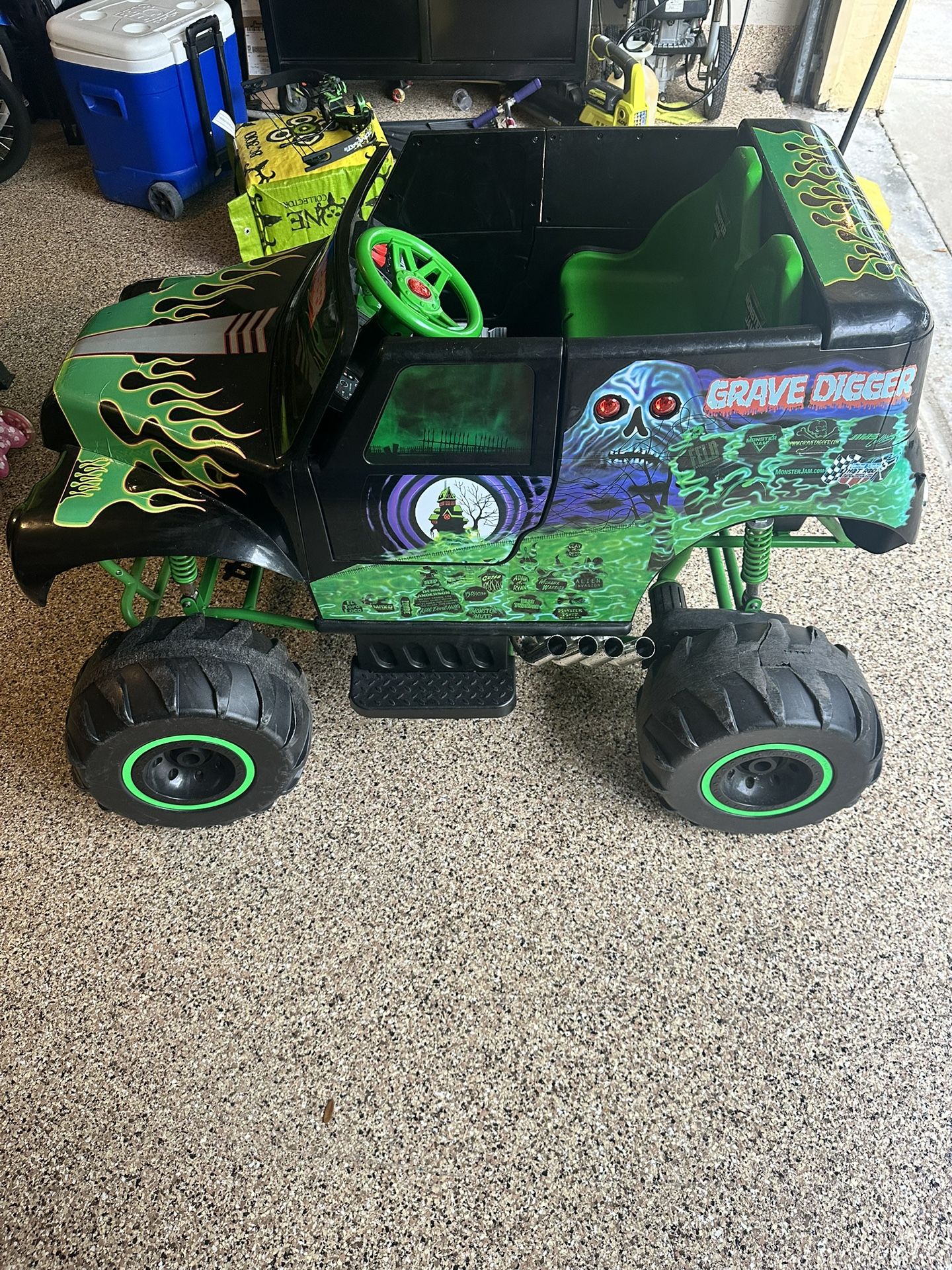 Gravedigger 24V Ride On