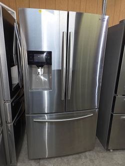 Samsung refrigerator French Door stainless Steel everything works good ✅️