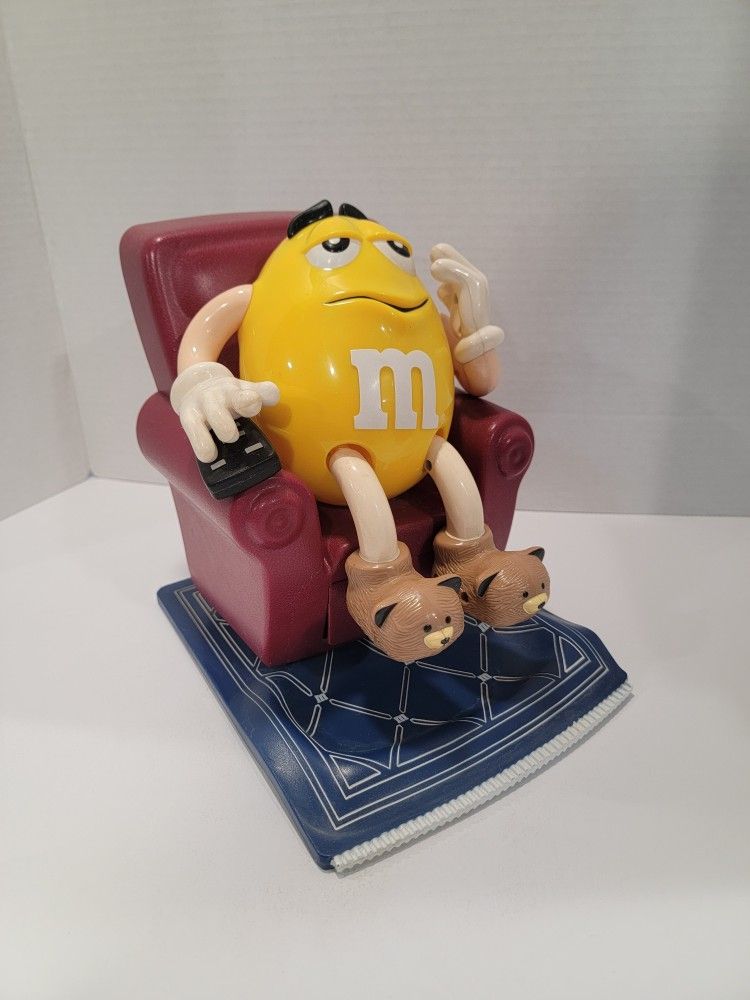 1999 M&M Collectible Candy Dispenser Yellow Peanut in Recliner TV Remote