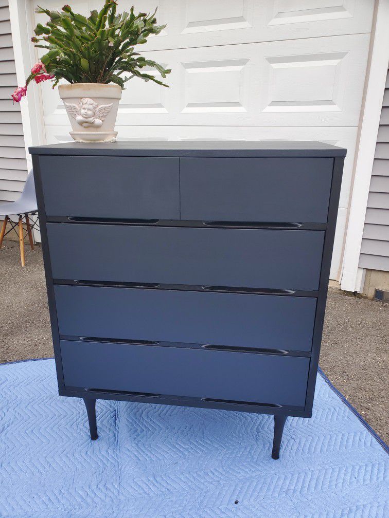 Mid Centry Modern Vintage Dressers Cabinets In Great Condition! Two Tones Of Black Color.  Delivery Available!