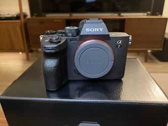 Sony a7iv (LIKE NEW)