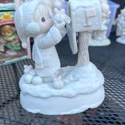 1984 Precious Moments Christmas Music box