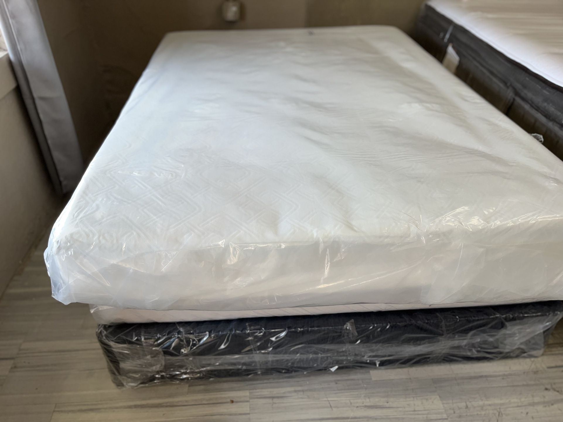 Full Size Memory Foam Mattress Including Box Spring