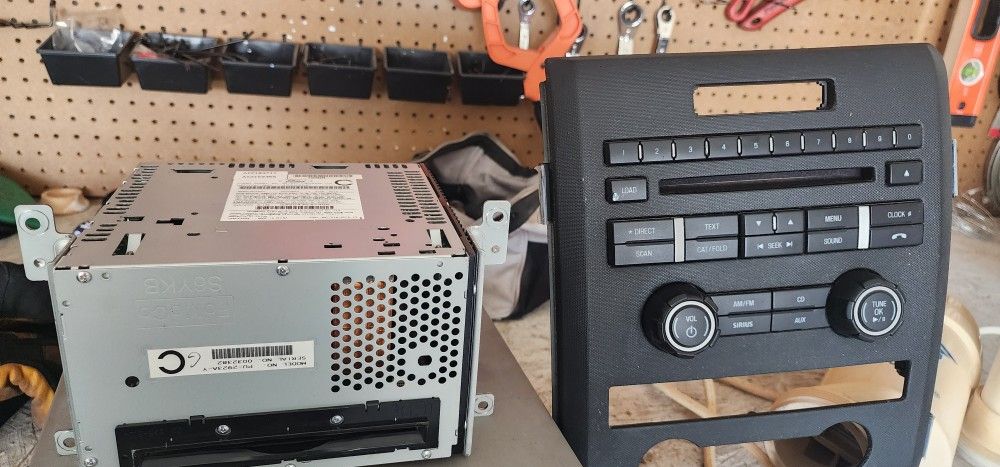 2009 F150 Radio And Center Plastic Column.