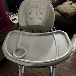Gender neutral baby high chair 