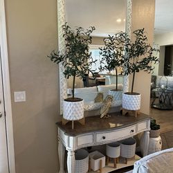 Mirror With Matching Entry Table 