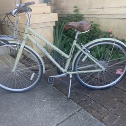 Trek Allant Hybrid/Comfort Womens Stepthrough 21 Speed Bike
