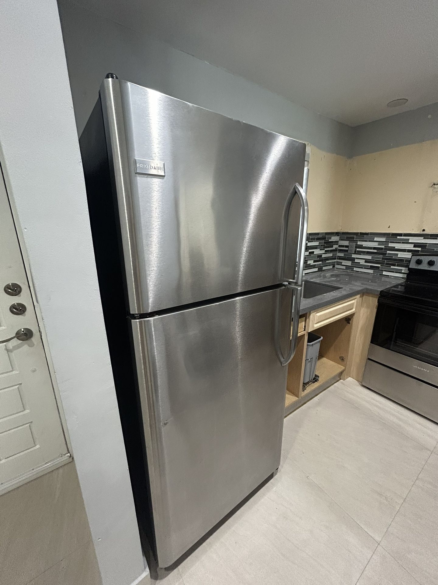 Frigidaire Refrigerator β Excellent Condition