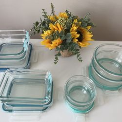 Pyrex Glass Food Storage Containers with Lids