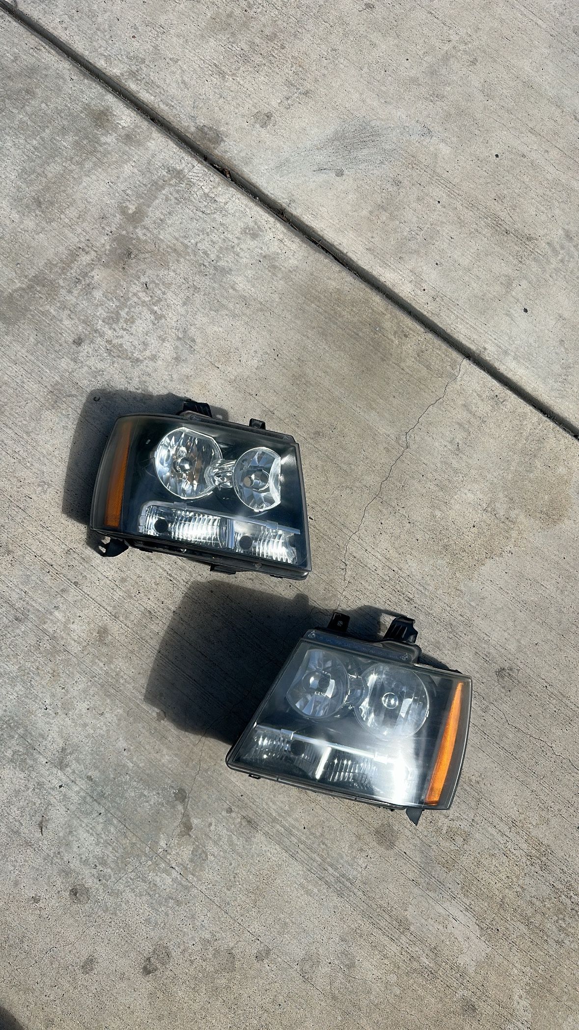2007-2014 OEM CHEVY TAHOE HEADLIGHTS