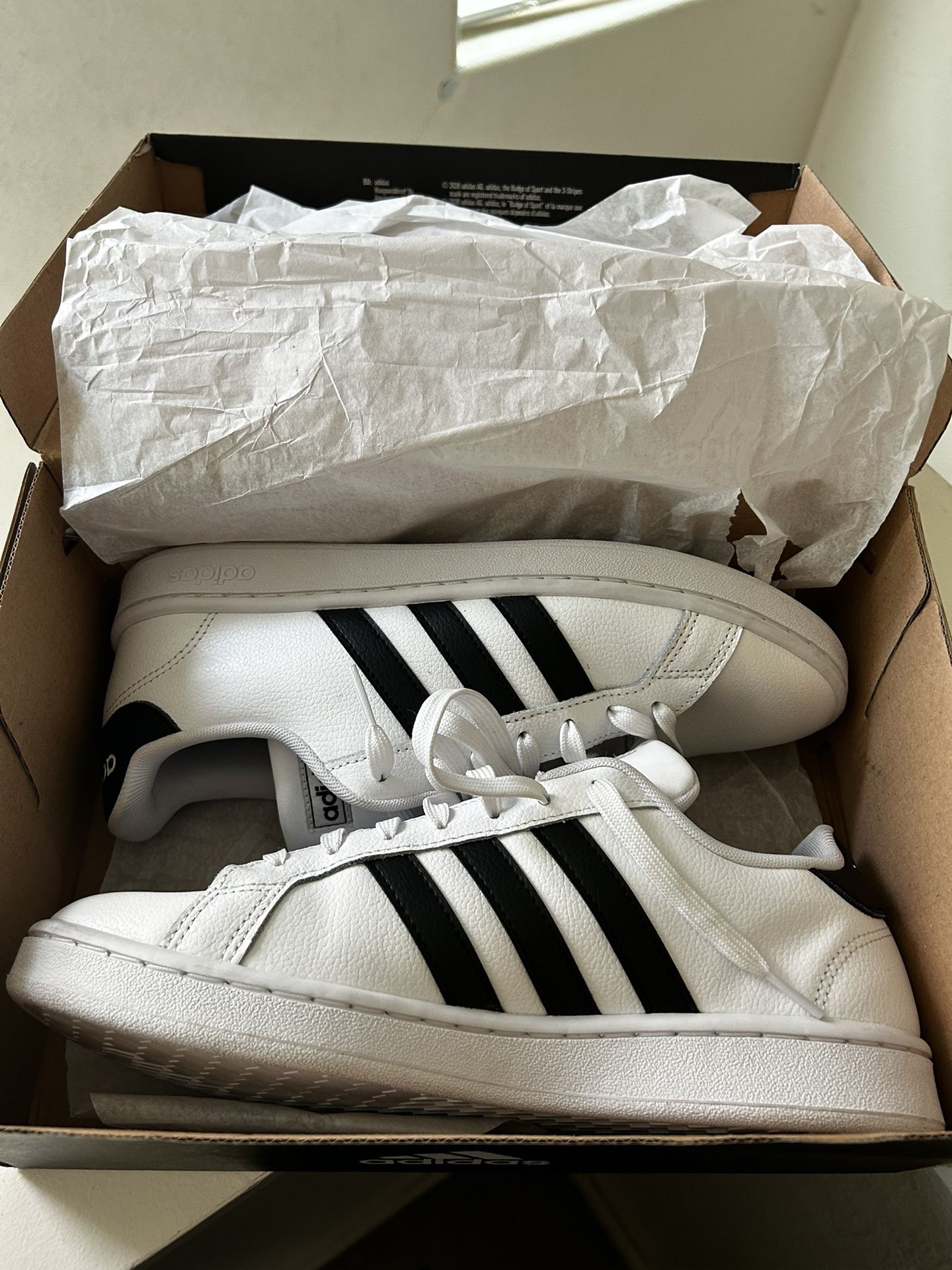 Men's Size 8.5 Court Adidas $35 Firm for Merced, CA - OfferUp
