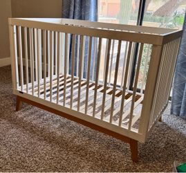 Dadada Premium Handcrafted Adjustable Crib