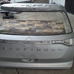 2025 Pathfinder S Lift Gate