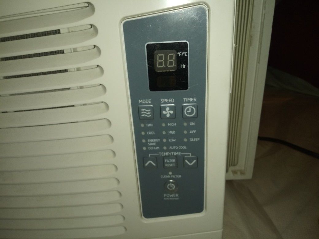 Haier Room Air Conditioner And Dehumidifier Built-in With Remote