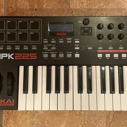 Akai MPK225 Midi Controller