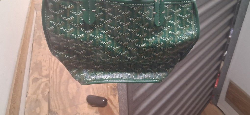 Goyard
Green Goyardine Canvas and Chevroches Calfskin Anjou Mini Bag