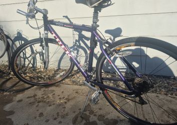 TREK Multi-Track 7700 With Rolf Vector Wheels