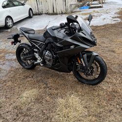 2025 Suzuki GSX8R