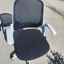 office chair - HBADA
flip up armrests
24x22x35H"
height adjustable: 35~39"
works good
$20