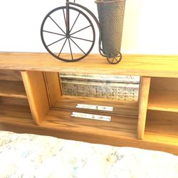 Never use oak queen bedroom set in amazing condition