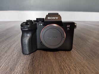 Sony a7S III camera kit - batteries, memory cards, reader and backpack