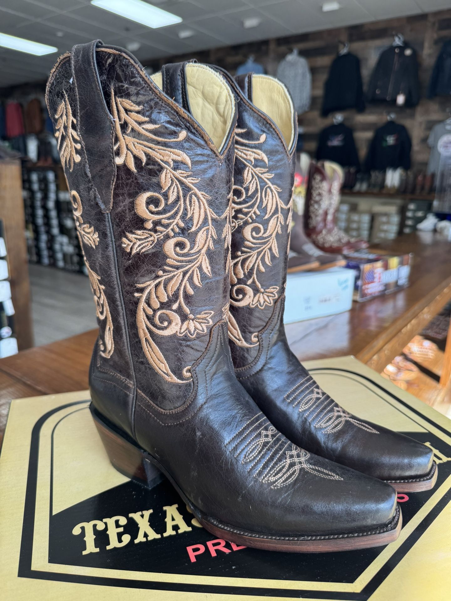 esmeralda café boot