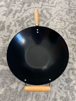 Black Wok with Wooden Handles