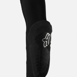 Color Black  New in box- rrp $86, selling for $40  FOX Enduro D3O® Elbow Pads 26428-001-M  Size Medium   Ultralight, movement-friendly MTB elbow guard