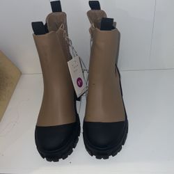 Brand New Trendy Cute Boots 