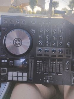 Traktor Kontrol S4