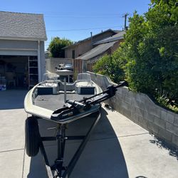 1983 275 Hydra Sports Bass Boat 17.5ft