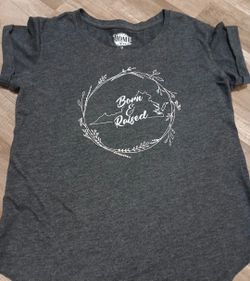 Women's Home Free Born & Raised Tshirt Size Medium