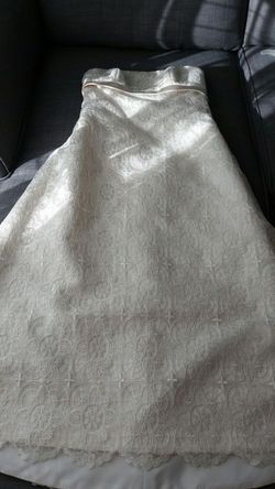 Davids bridal wedding dress, size 8, lacy.