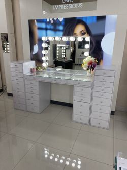 Slaystation vanity set with led lighting