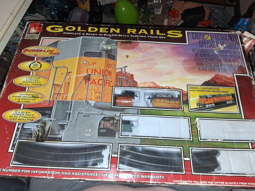 HO Scale Train Set