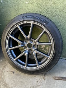 Tesla Model 3 18” (only 1 Rim)