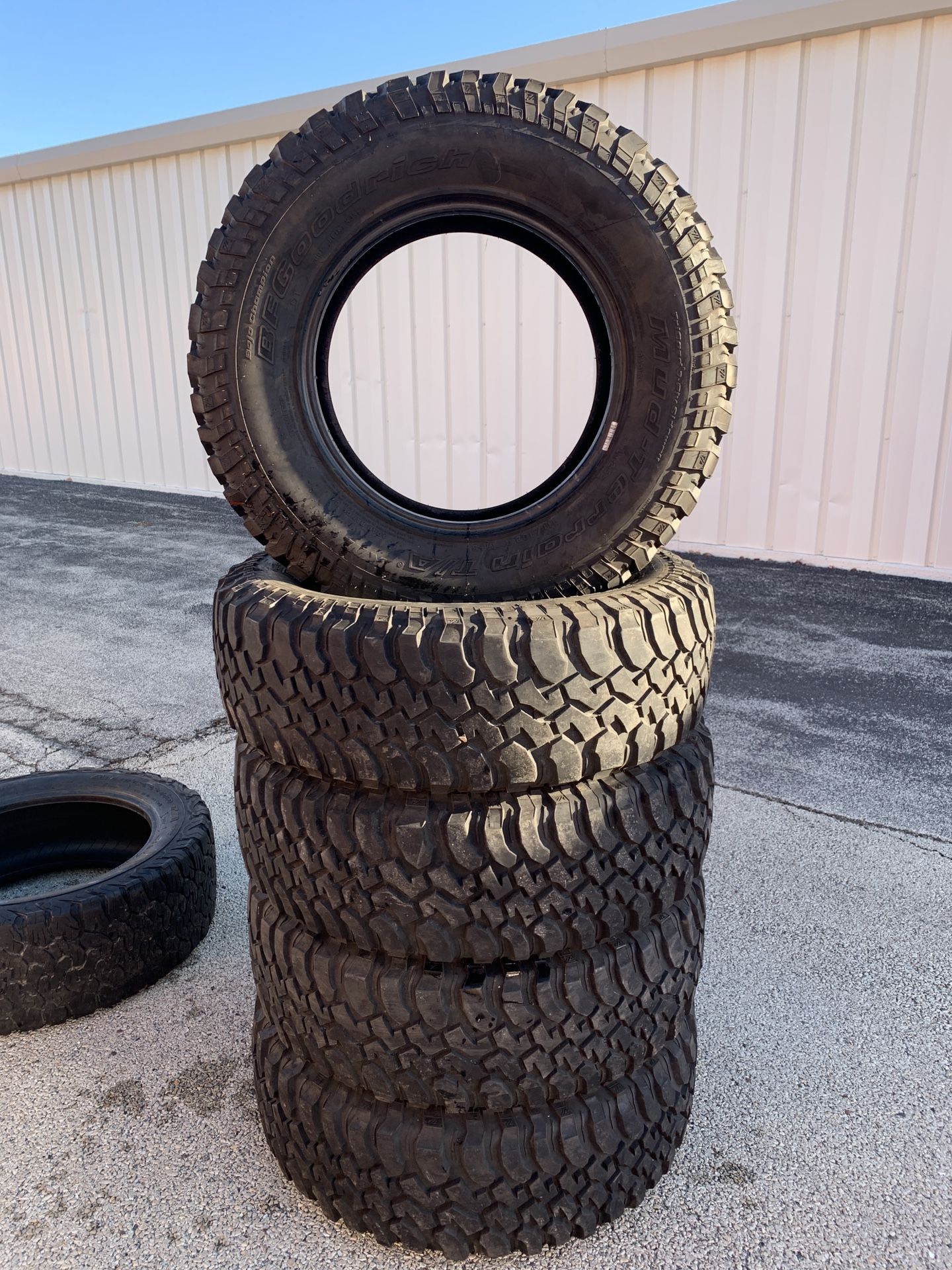 255/75/17 LT BF Goodrich KM2 Mud tires for Sale in St. Charles, IL