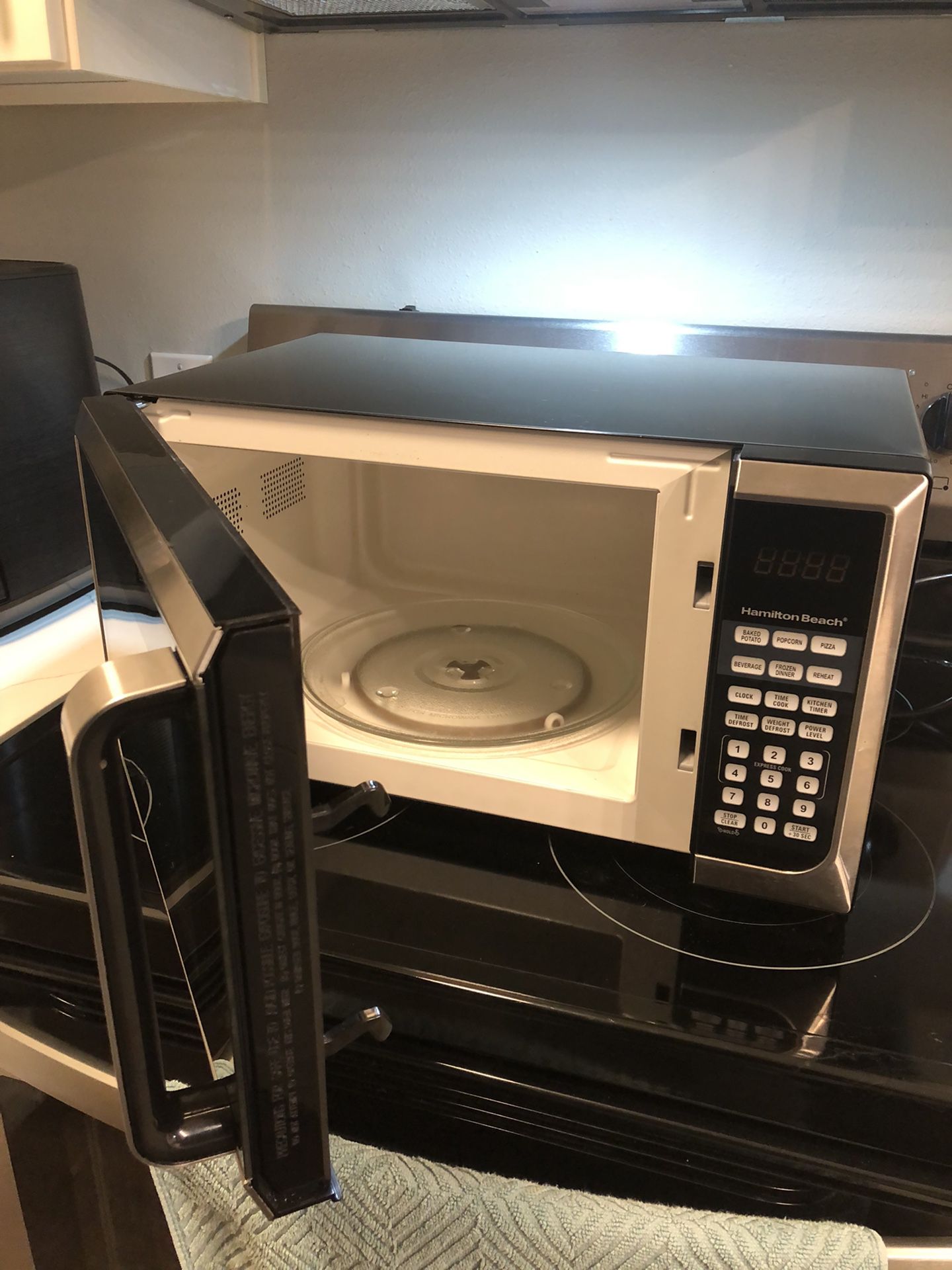 Microwave 1.1 Cu Ft, Black Insignia NS-MW11BK0 for Sale in Seattle, WA -  OfferUp