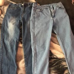 pair of Non ripped blue Jeans 