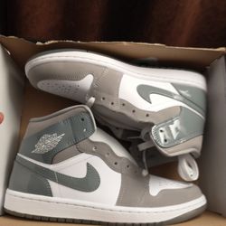 New Air Jordan 1 Mid SE Men Size 7.5